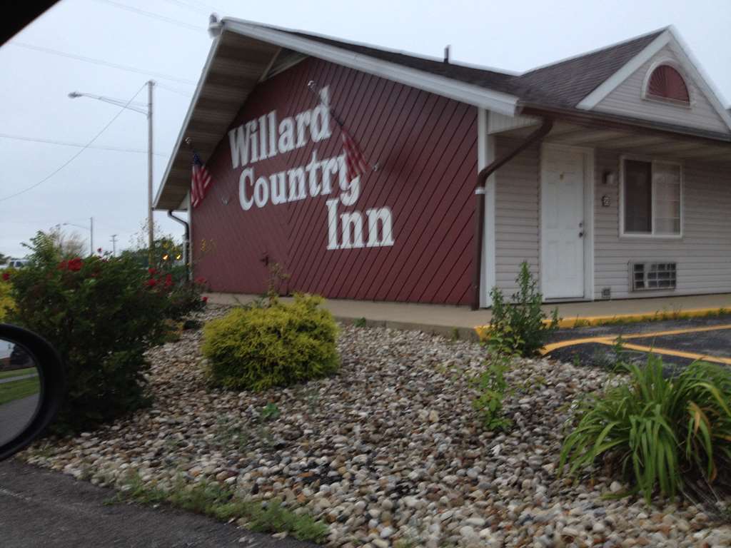 Country Hearth Inn & Suites Willard Экстерьер фото
