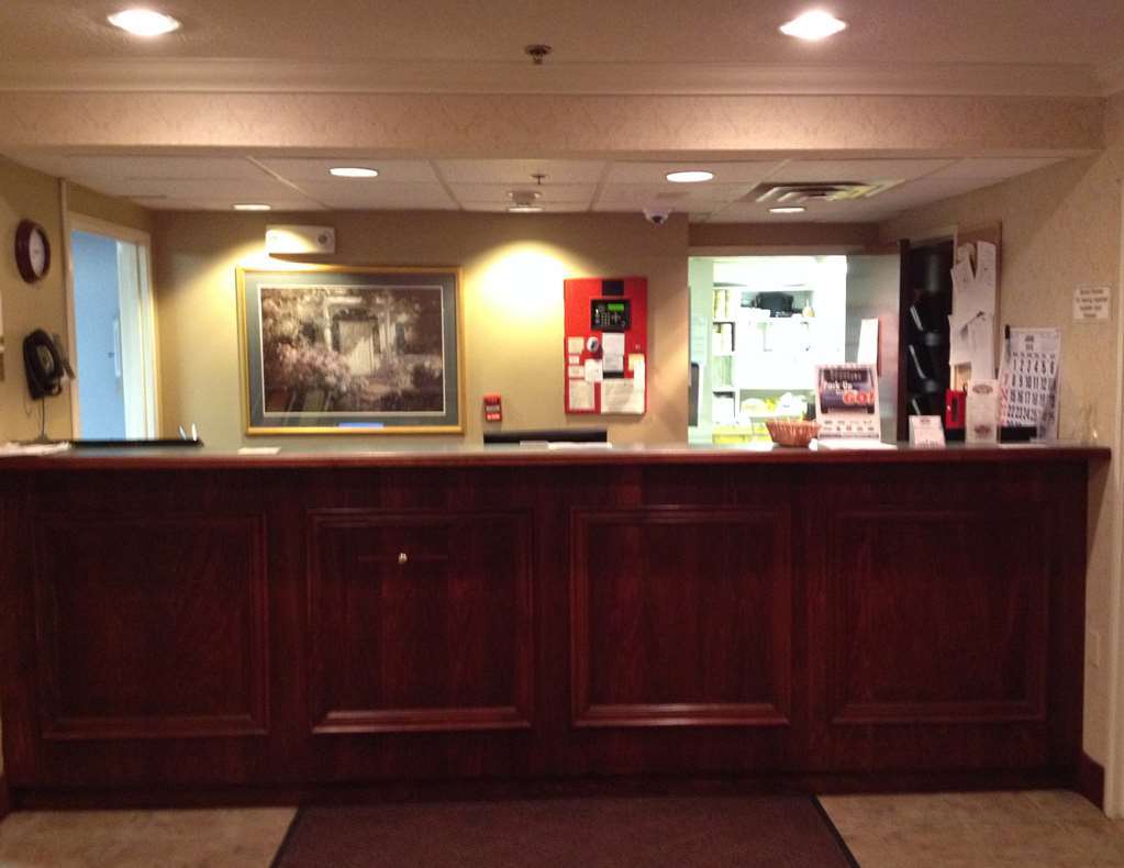 Country Hearth Inn & Suites Willard Интерьер фото