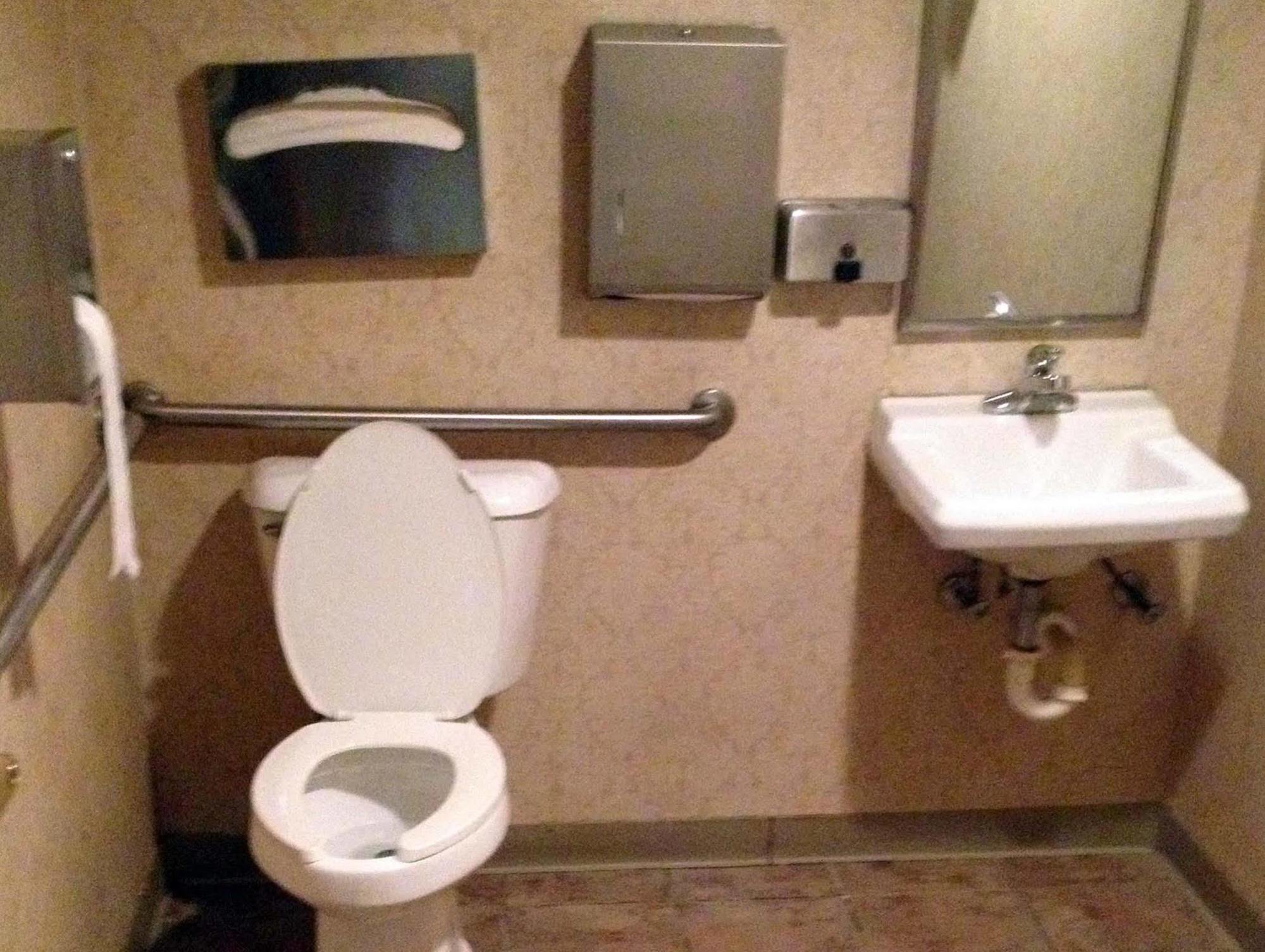 Country Hearth Inn & Suites Willard Экстерьер фото